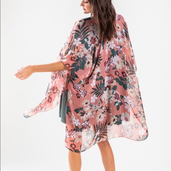 NWT Francesca’s Floral Kimono - Picture 1 of 4